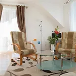 Toldi Panzio Hotell 3*