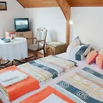 Toldi Panzio Hotell