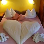 Toldi Panzio Hotell