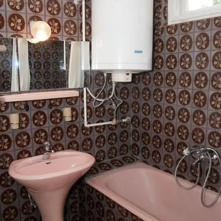 Toldi Panzio Hotel