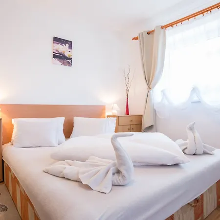Toldi Panzio Hotel
