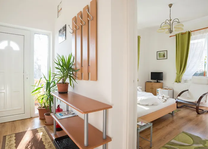 Toldi Panzio Hotel 3*